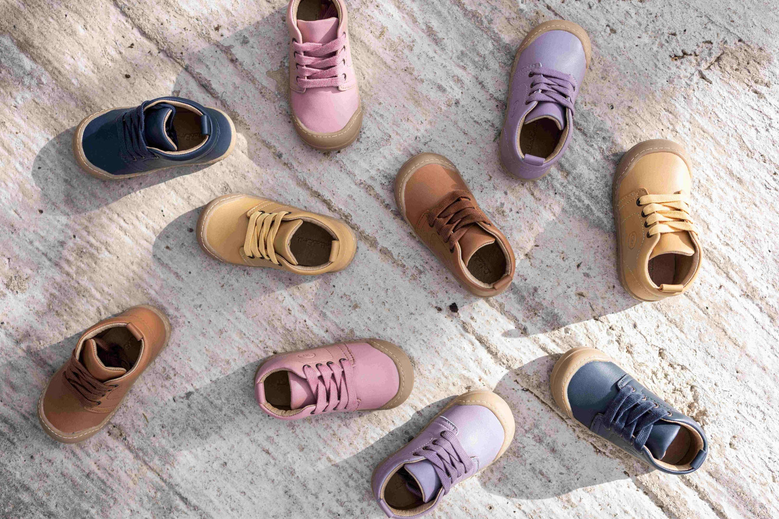 DER ERSTE SCHUH IM LEBEN