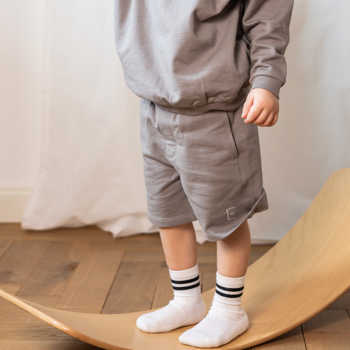 SHORTS grau