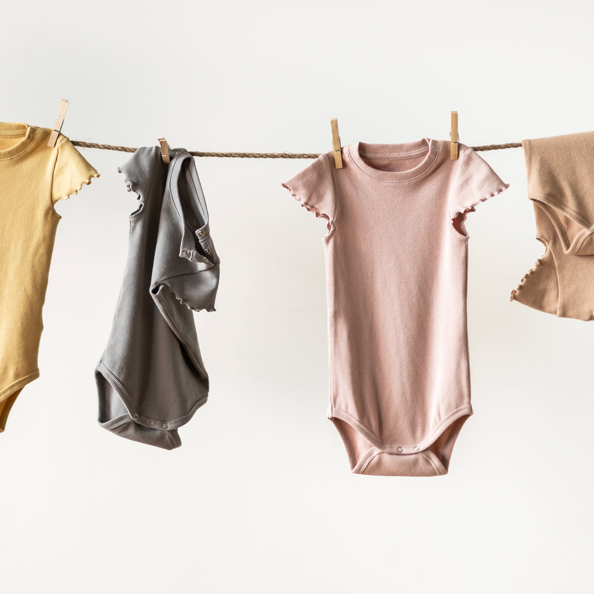 BODY MIT RÜSCHE rosa