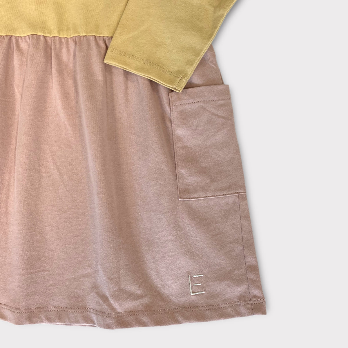 KLEID curry-rosa